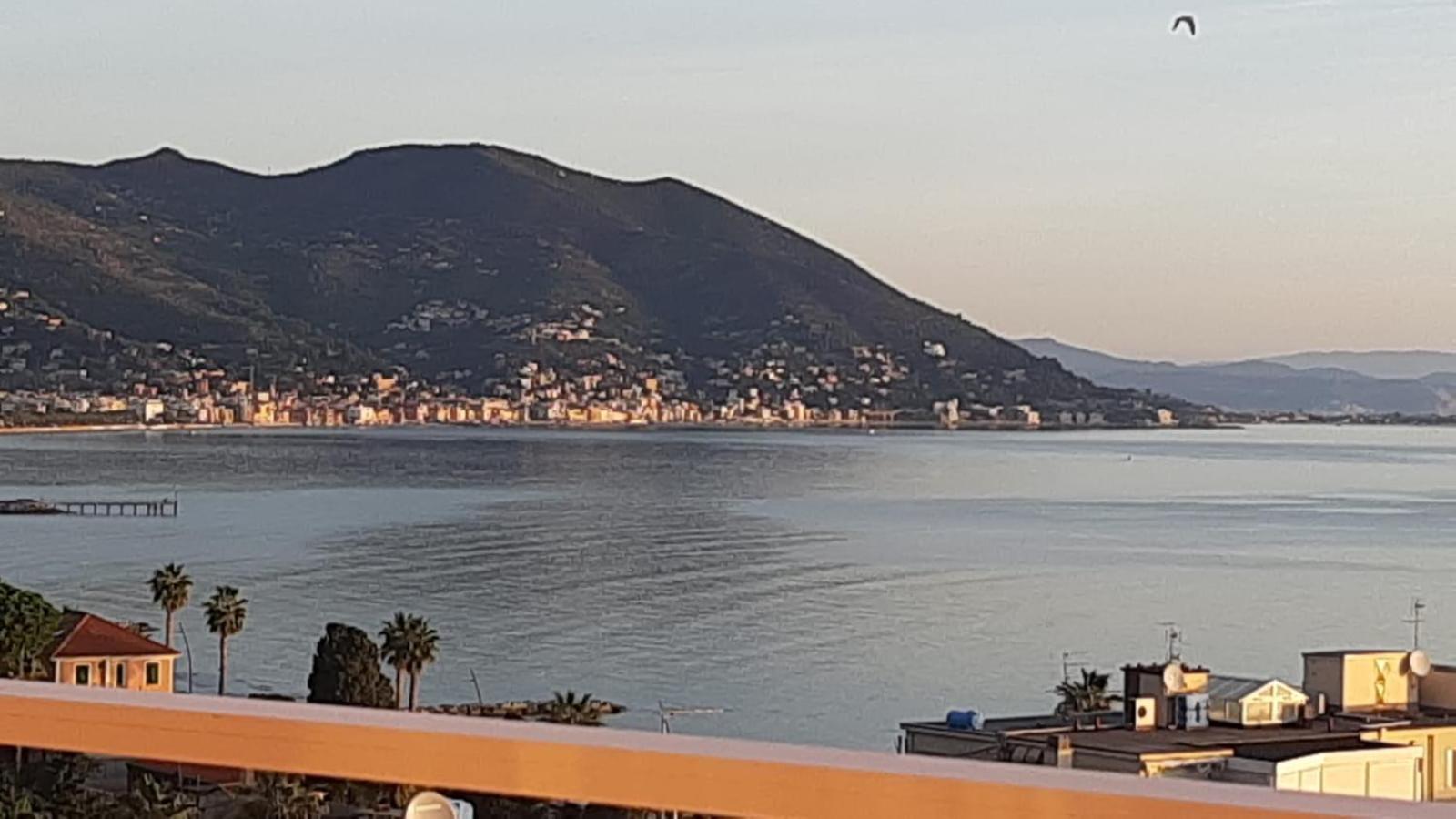 ライグエーリア Spectacular Sea View - 3 Minutes Walk From The Seaヴィラ エクステリア 写真
