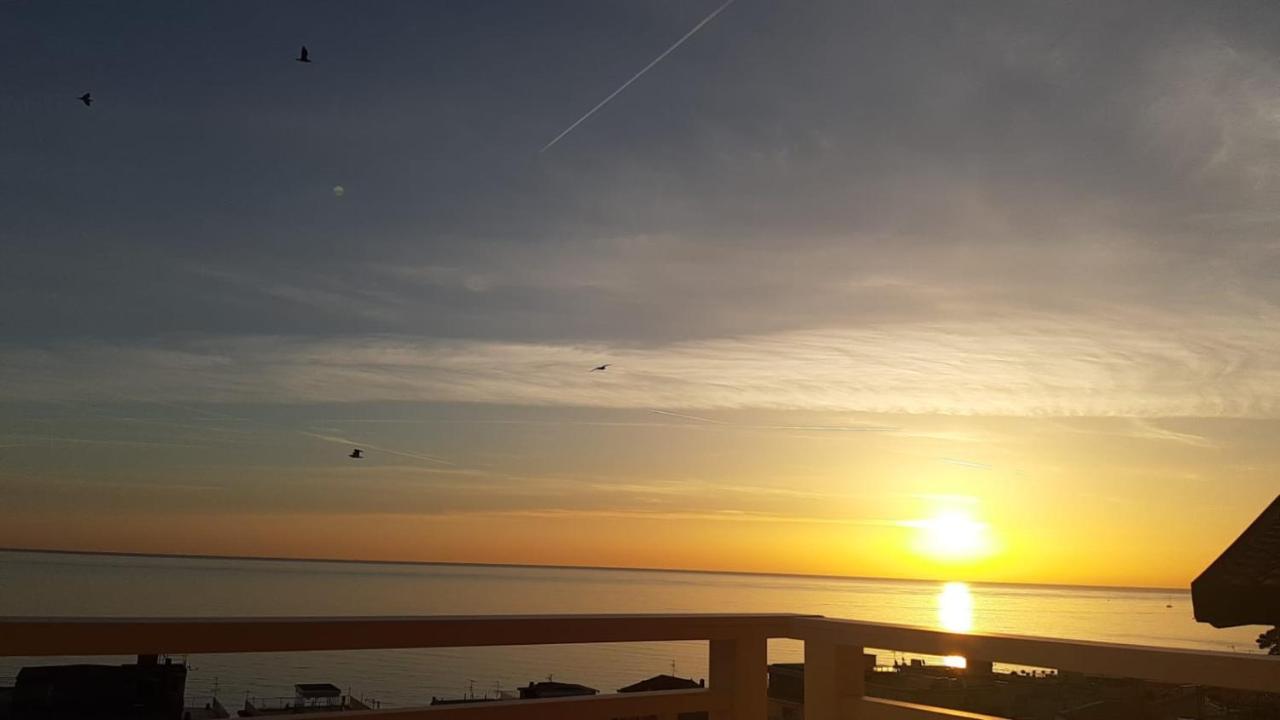 ライグエーリア Spectacular Sea View - 3 Minutes Walk From The Seaヴィラ エクステリア 写真