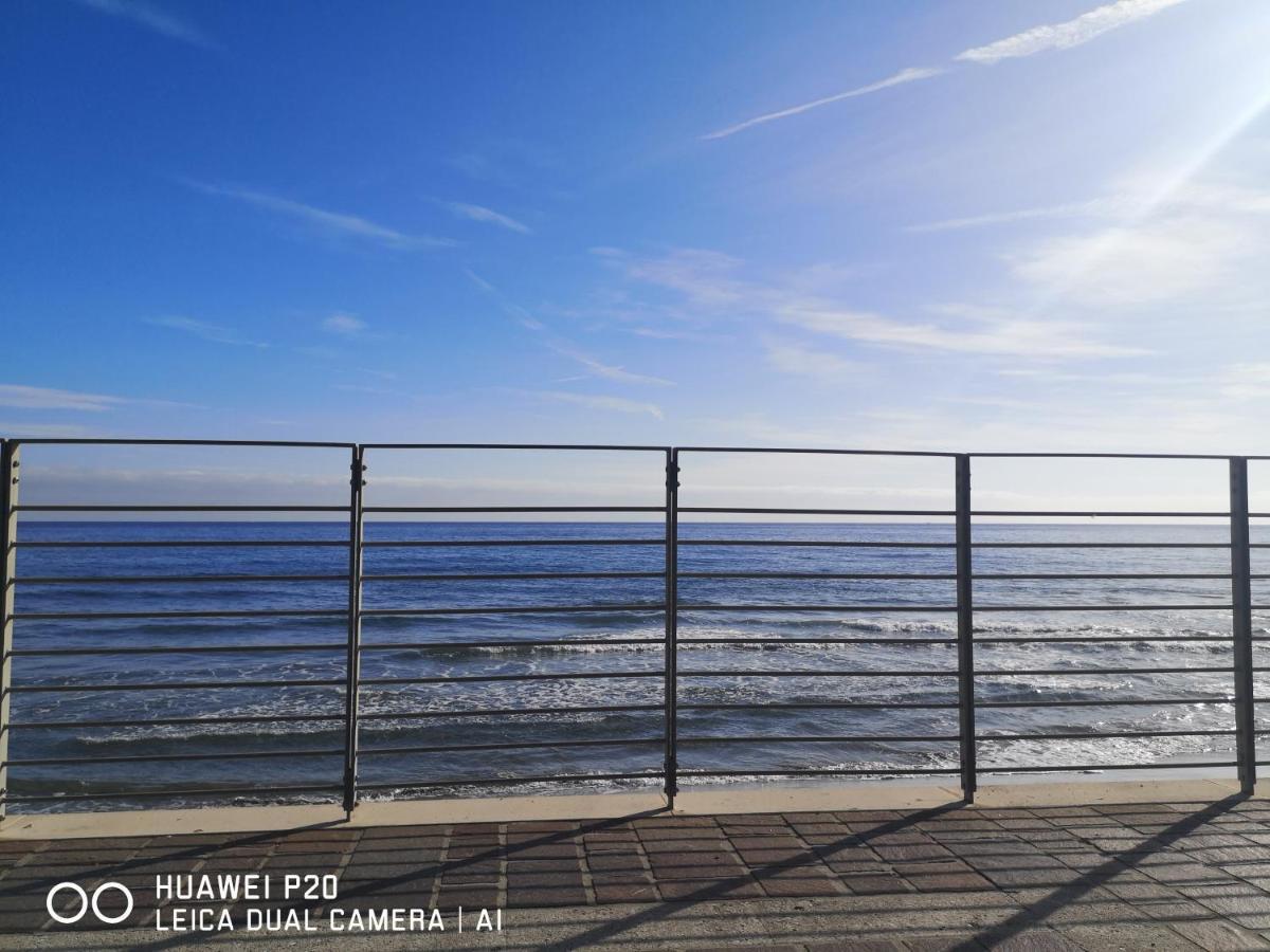 ライグエーリア Spectacular Sea View - 3 Minutes Walk From The Seaヴィラ エクステリア 写真