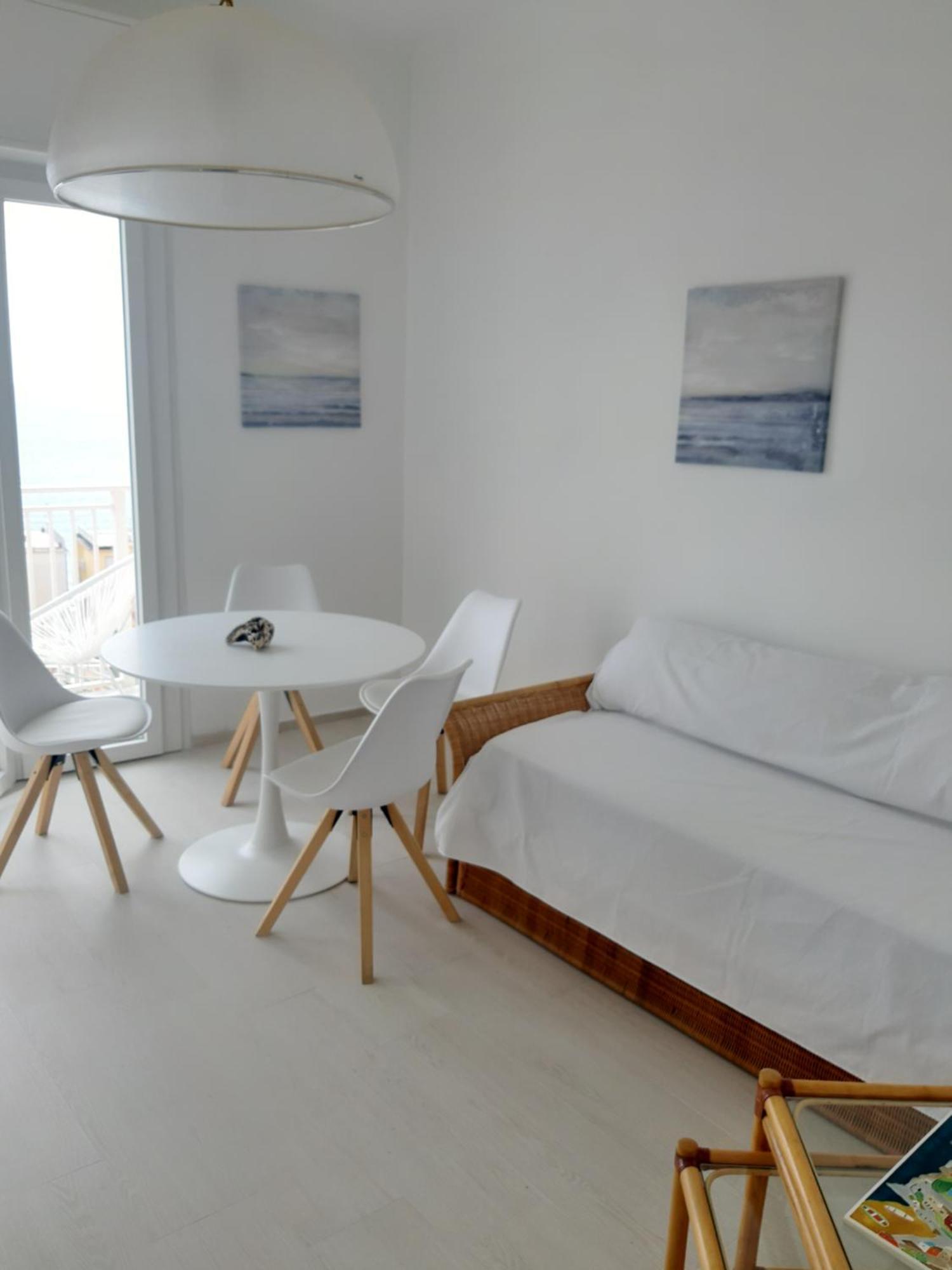 ライグエーリア Spectacular Sea View - 3 Minutes Walk From The Seaヴィラ エクステリア 写真